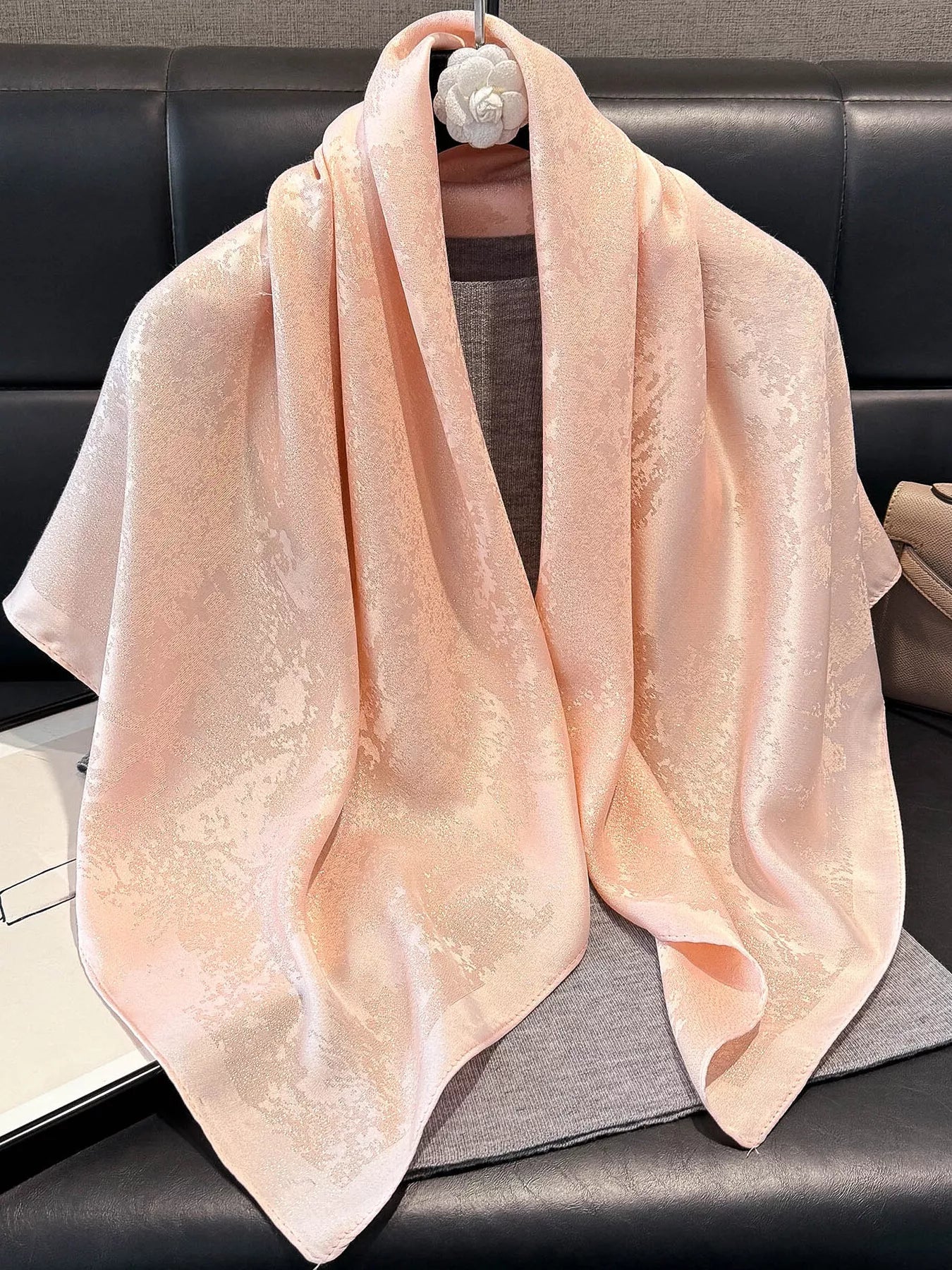 bbebe8e61e004e68af7531b0dd904ea2-Max-Origin